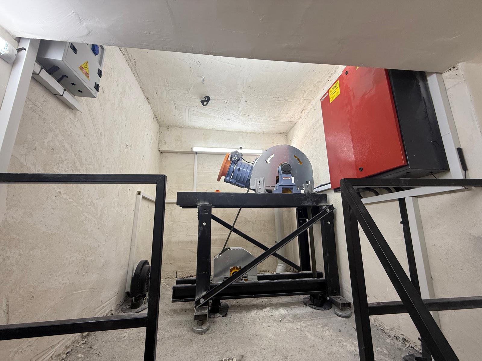 Photo of Cartagena's cathedral at the background and some colonial style houses